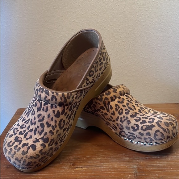 dansko iridescent leopard